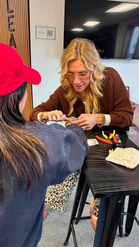 Cinco de Mayo at Creative Love Church was one for the books 🇲🇽✨
Linx’ing up the loveliest ladies + making memories one sparkle at a time 💫 #PermanentJewelry #LinxedUp