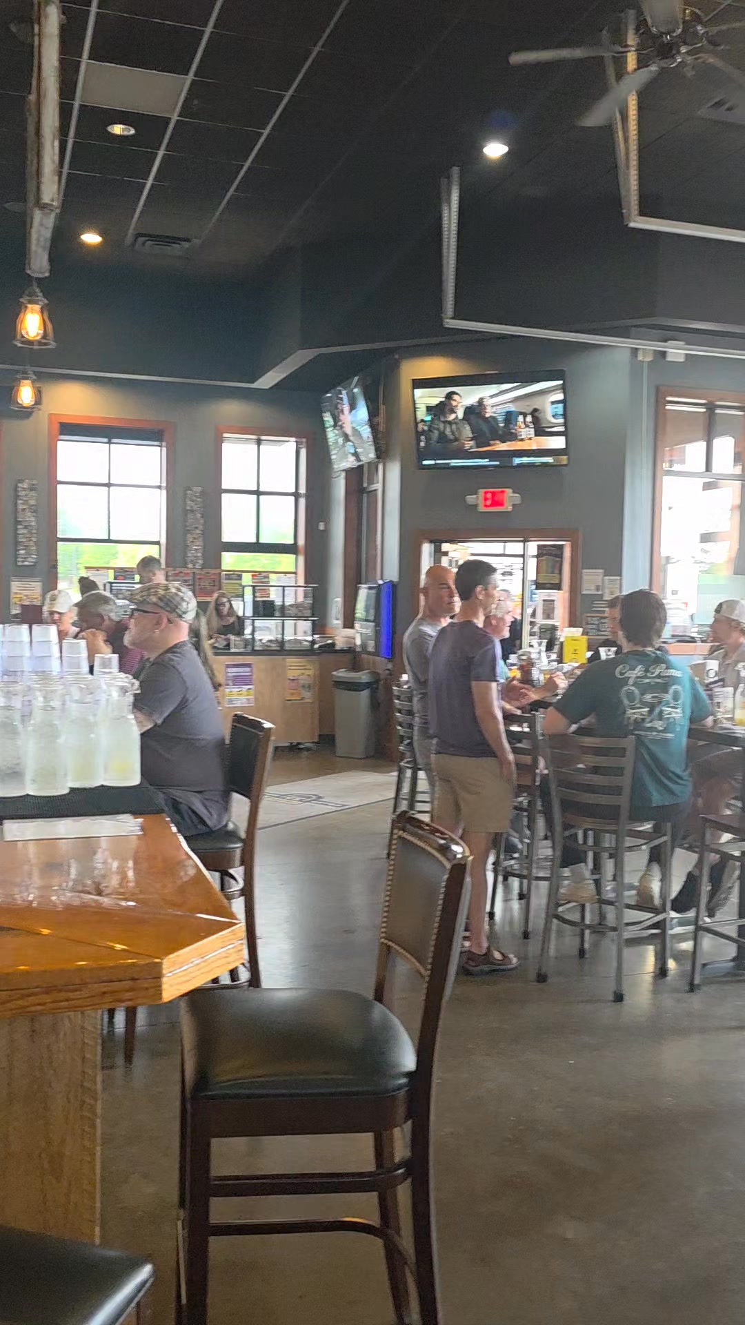 Thank you for getting your besties together Jodi!! ☺️ Absolutely loved the Union 32 Craft House atmosphere & vibe! So fun linx'ing 🔗 you & your girlie pops! Sorry, not sorry that you're PermaLinx addicted!? 😂😂Can't wait to pop-up at U32 this summer 🌞!
